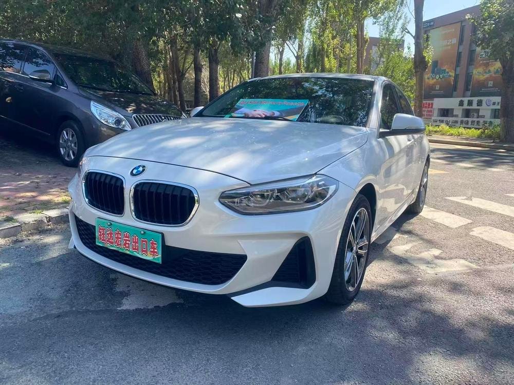 BMW 1-Series 2021 — фото автомобиля 1