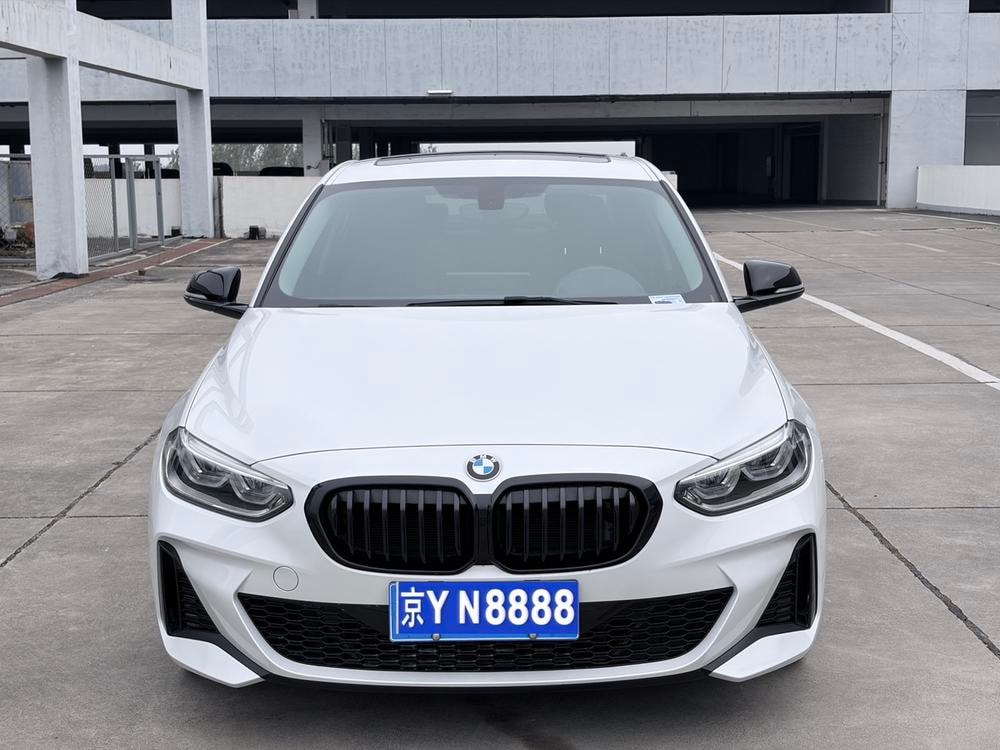 BMW 1-Series 2021 — фото автомобиля 1