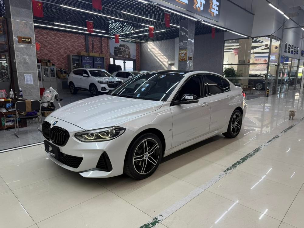 BMW 1-Series 2023 — фото автомобиля