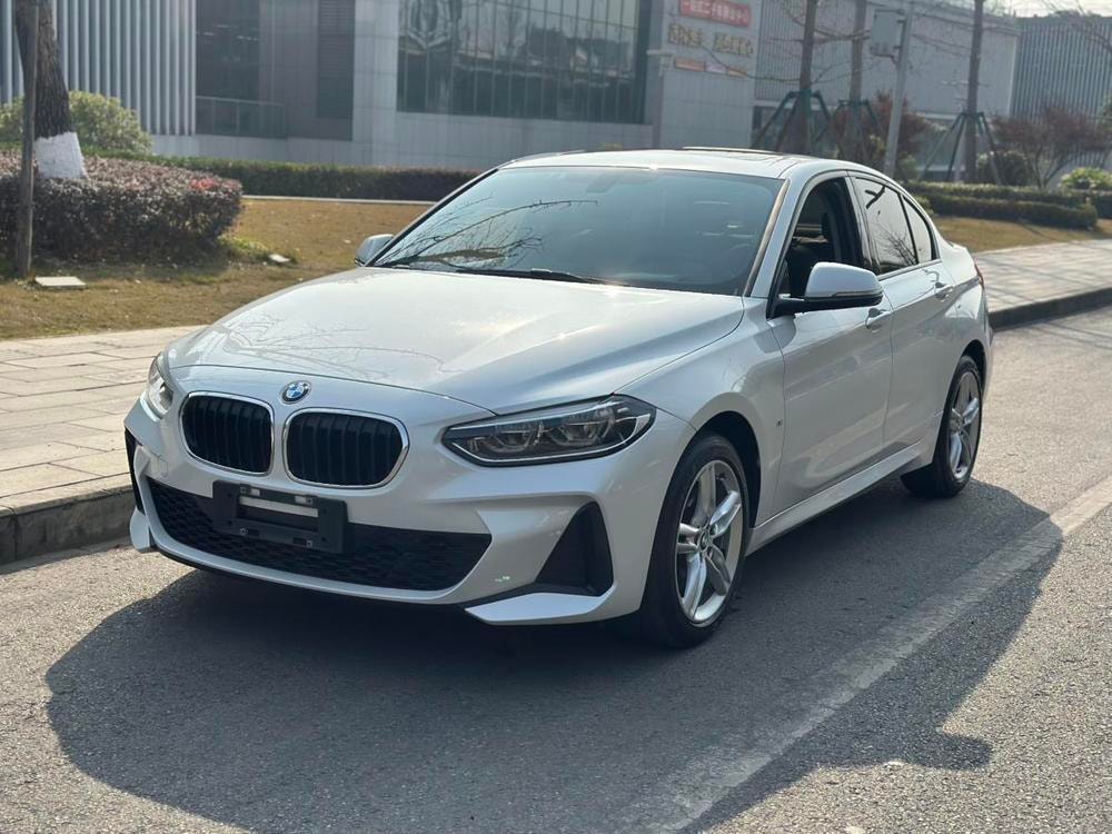 BMW 1-Series 2020 — фото автомобиля