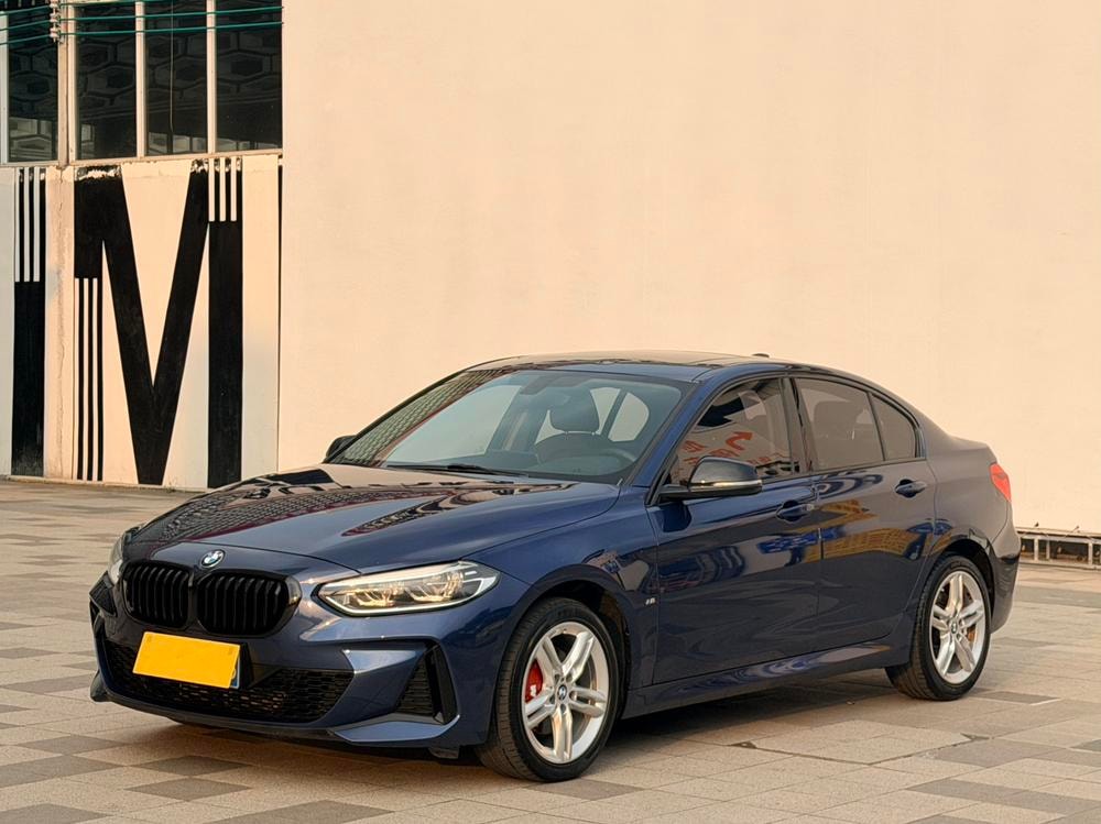 BMW 1-Series 2021 — фото автомобиля