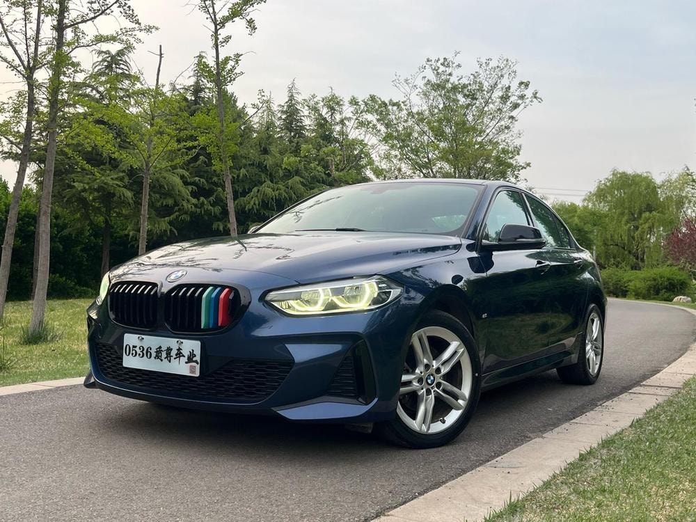 BMW 1-Series 2021 — фото автомобиля