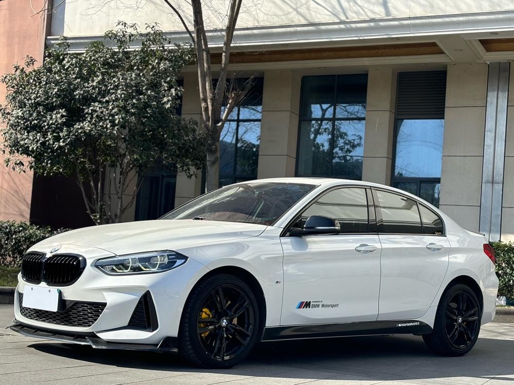 BMW 1-Series 2019 — фото автомобиля