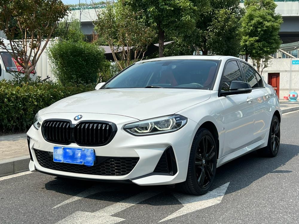 BMW 1-Series 2023 — фото автомобиля