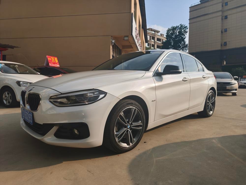 BMW 1-Series 2018 — фото автомобиля