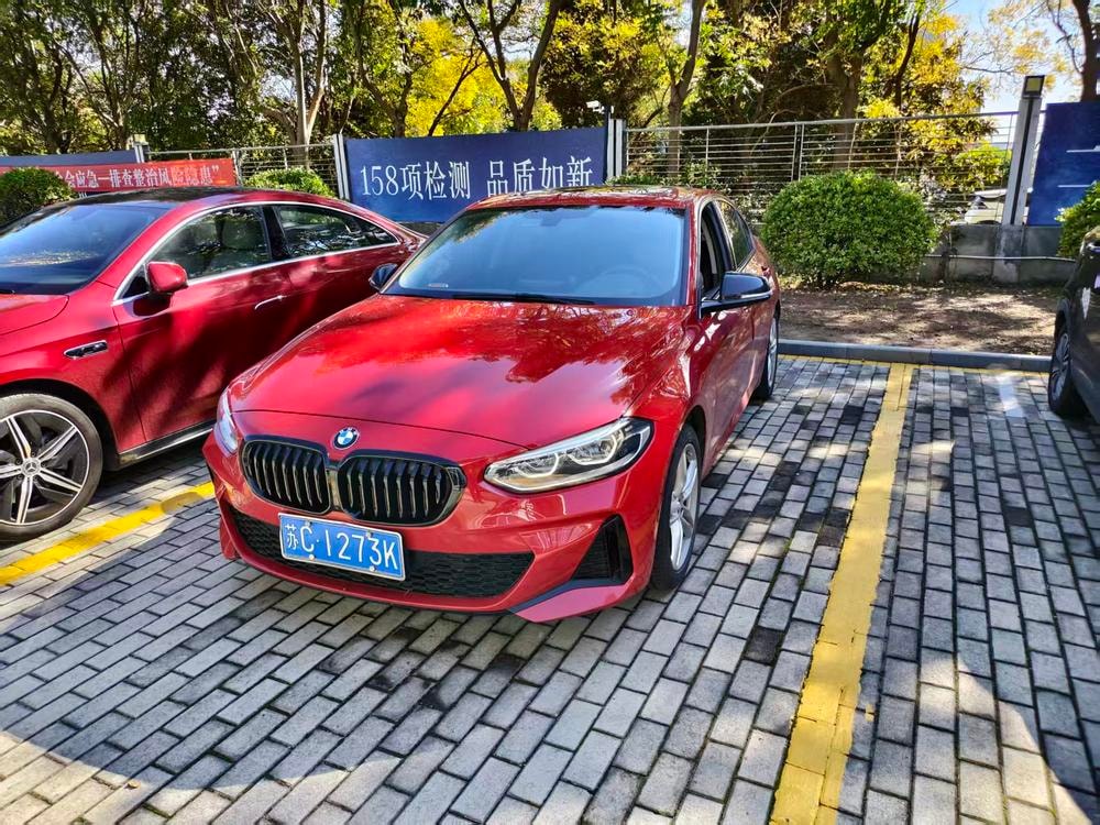 BMW 1-Series 2021 — фото автомобиля