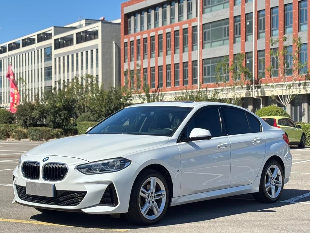 BMW 1-Series 2020 — фото автомобиля