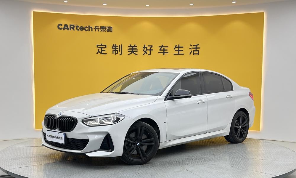 BMW 1-Series 2023 — фото автомобиля