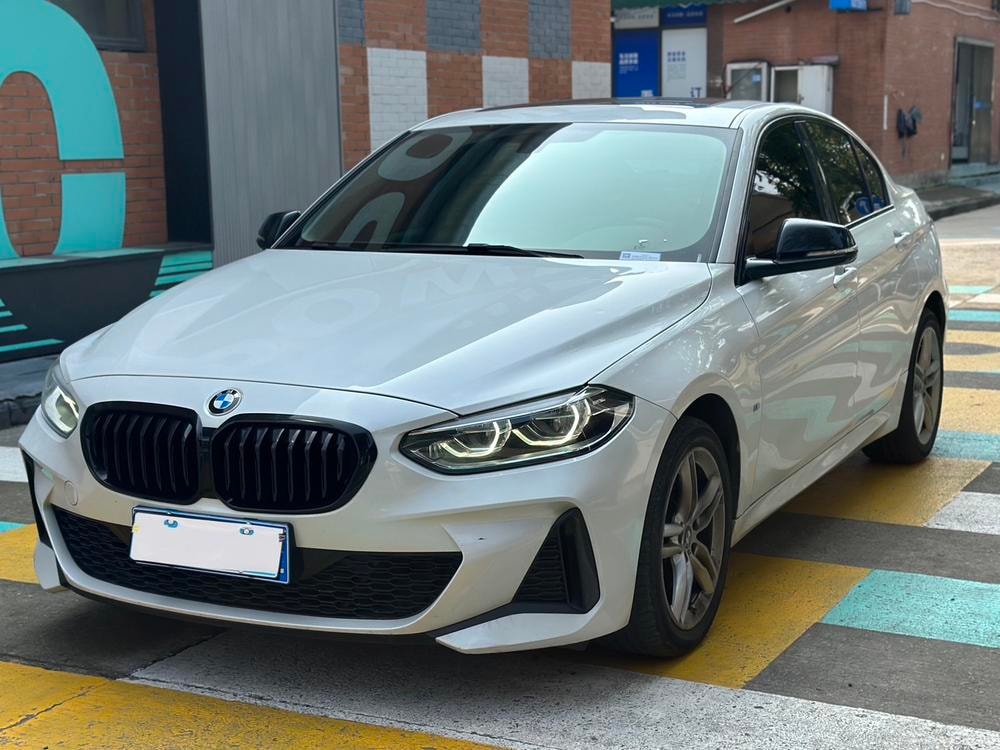 BMW 1-Series 2023 — фото автомобиля