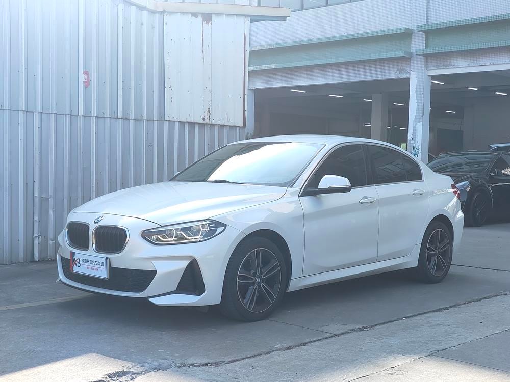 BMW 1-Series 2021 — фото автомобиля
