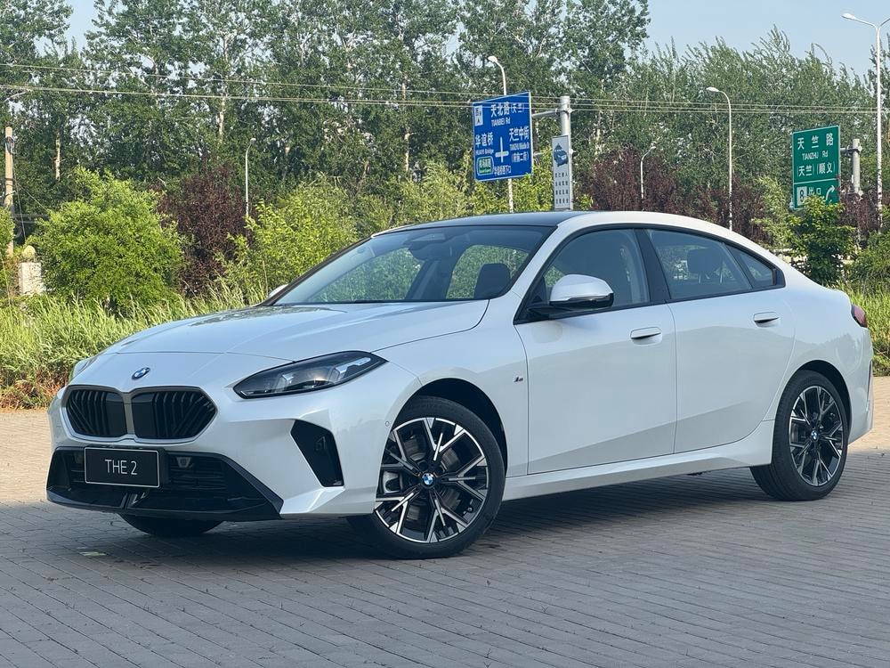 BMW 2-Series 2025 — фото автомобиля