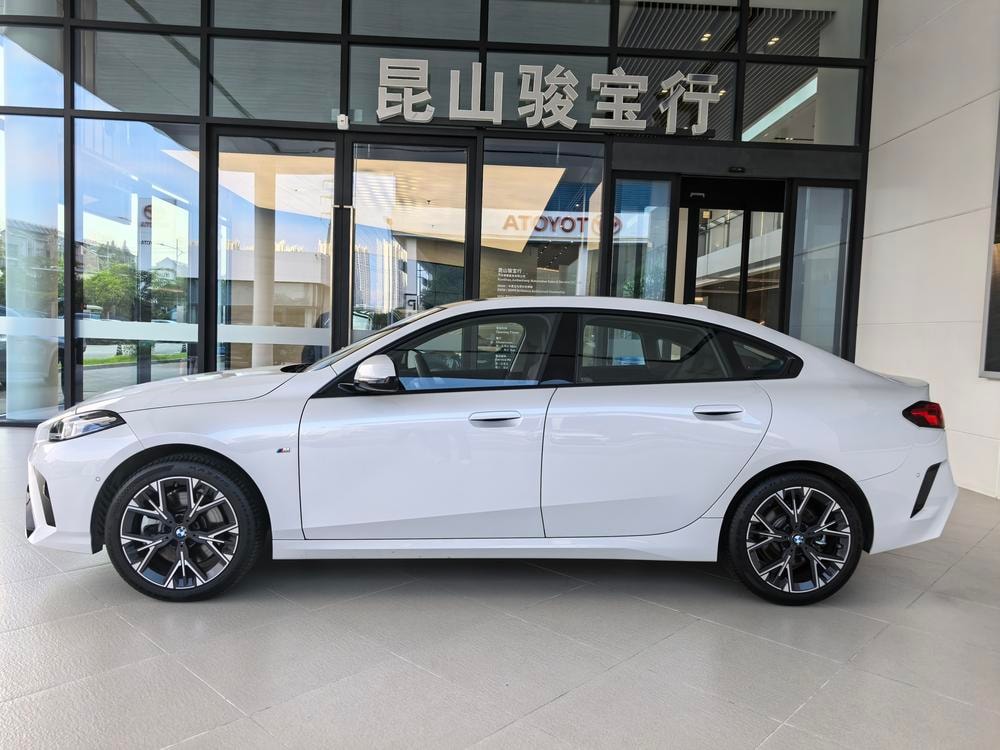 BMW 2-Series 2025 — фото автомобиля