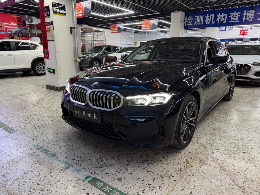 BMW 3-Series 2023 — фото автомобиля