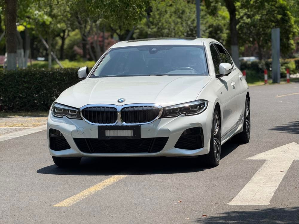 BMW 3-Series 2021 — фото автомобиля