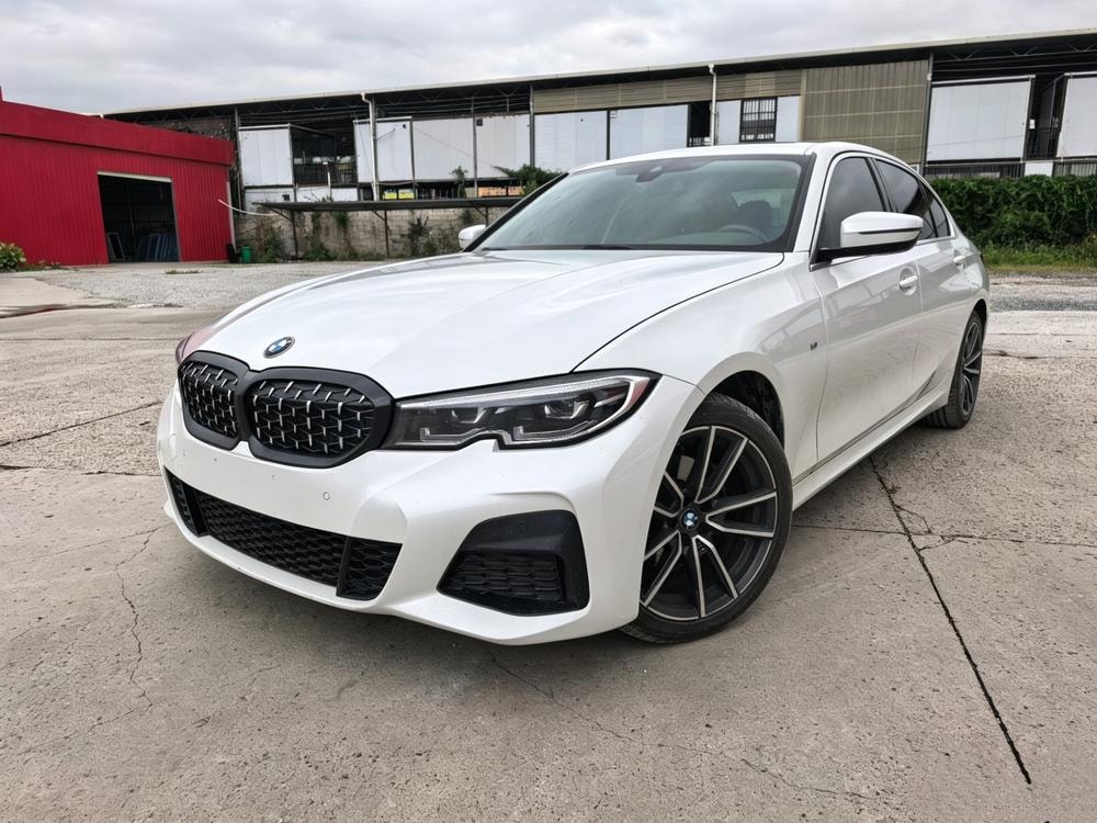BMW 3-Series 2022 — фото автомобиля