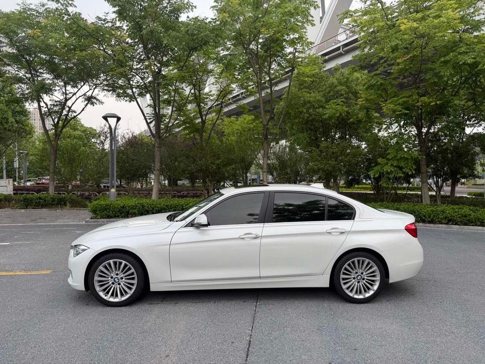 BMW 3-Series 2018 — фото автомобиля 1