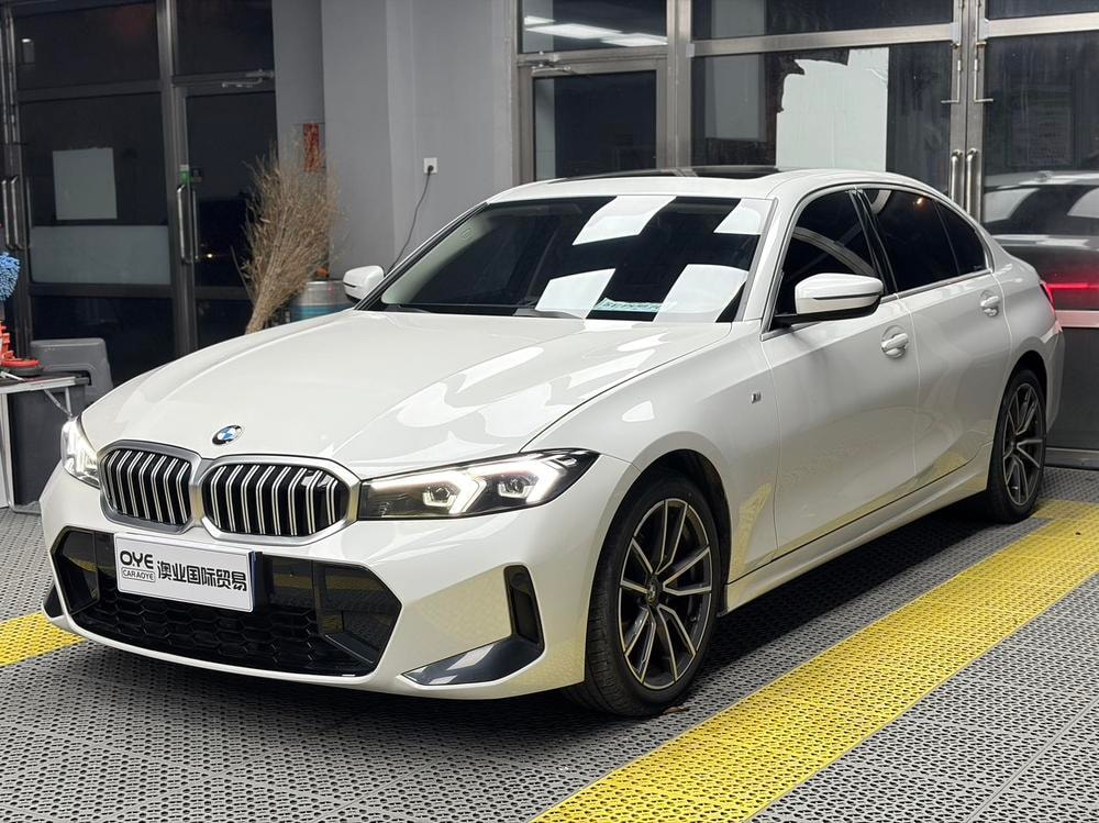 BMW 3-Series 2023 — фото автомобиля 1