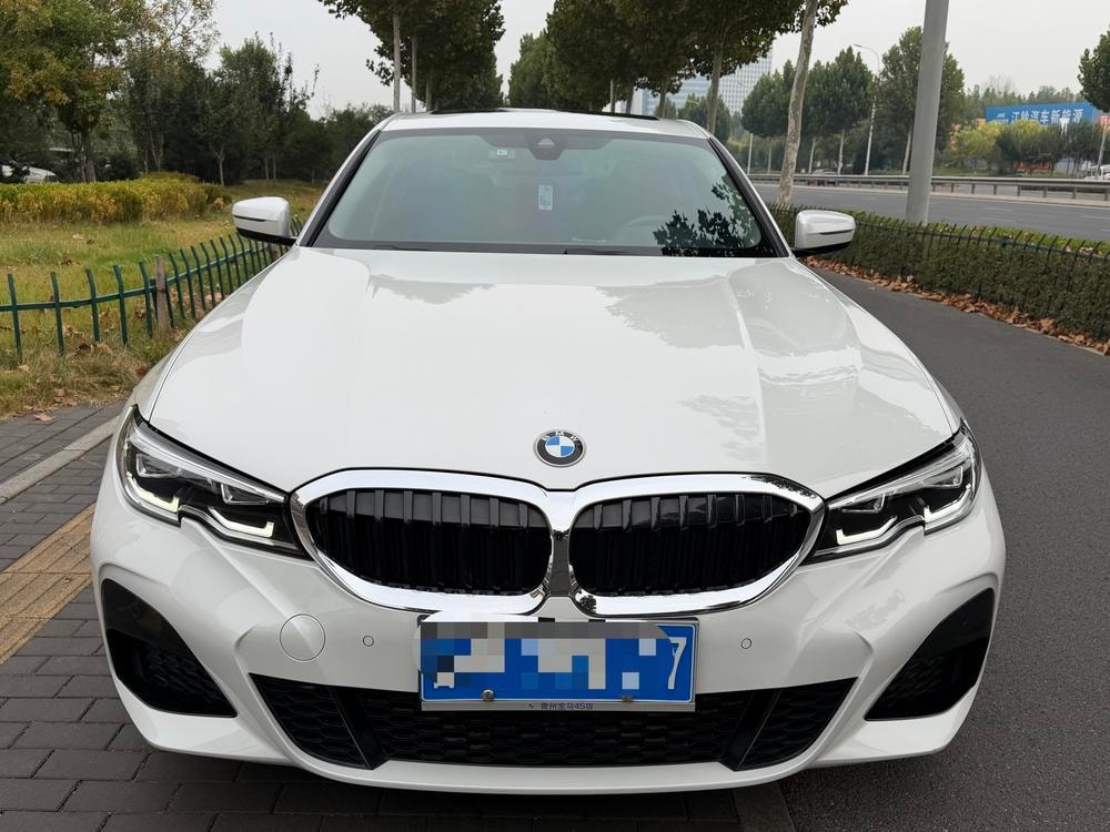 BMW 3-Series 2021 — фото автомобиля
