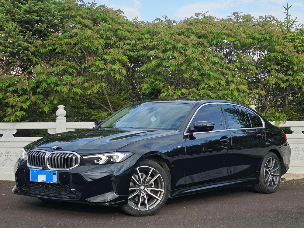 BMW 3-Series 2023 — фото автомобиля