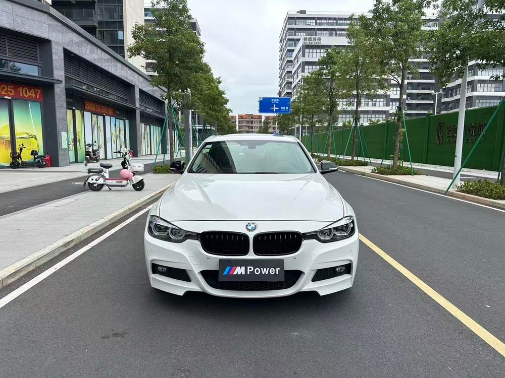 BMW 3-Series 2018 — фото автомобиля