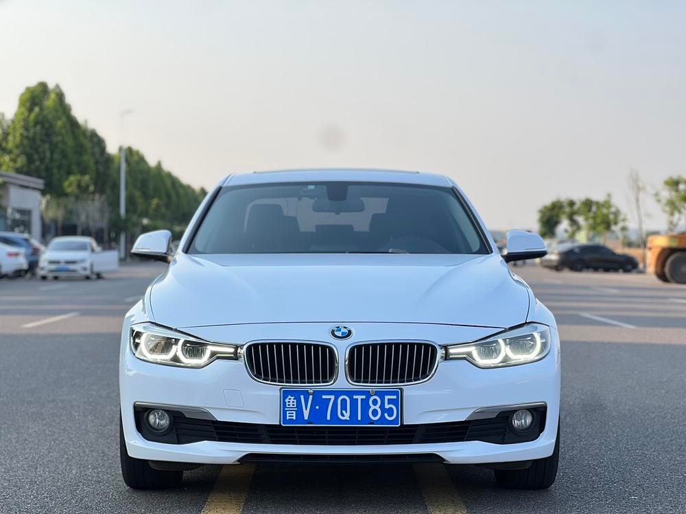 BMW 3-Series 2018 — фото автомобиля