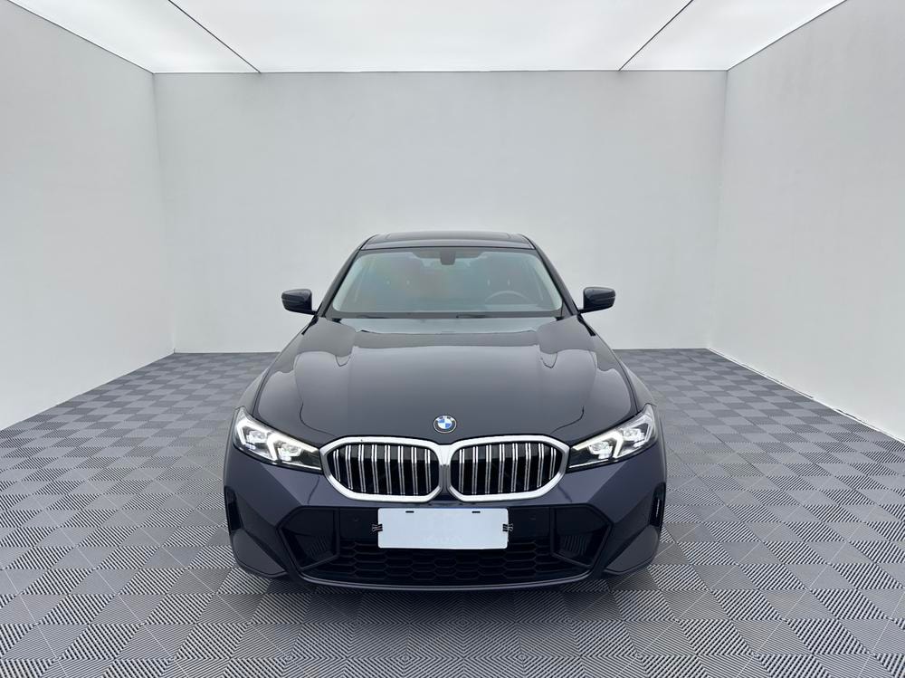 BMW 3-Series 2023 — фото автомобиля