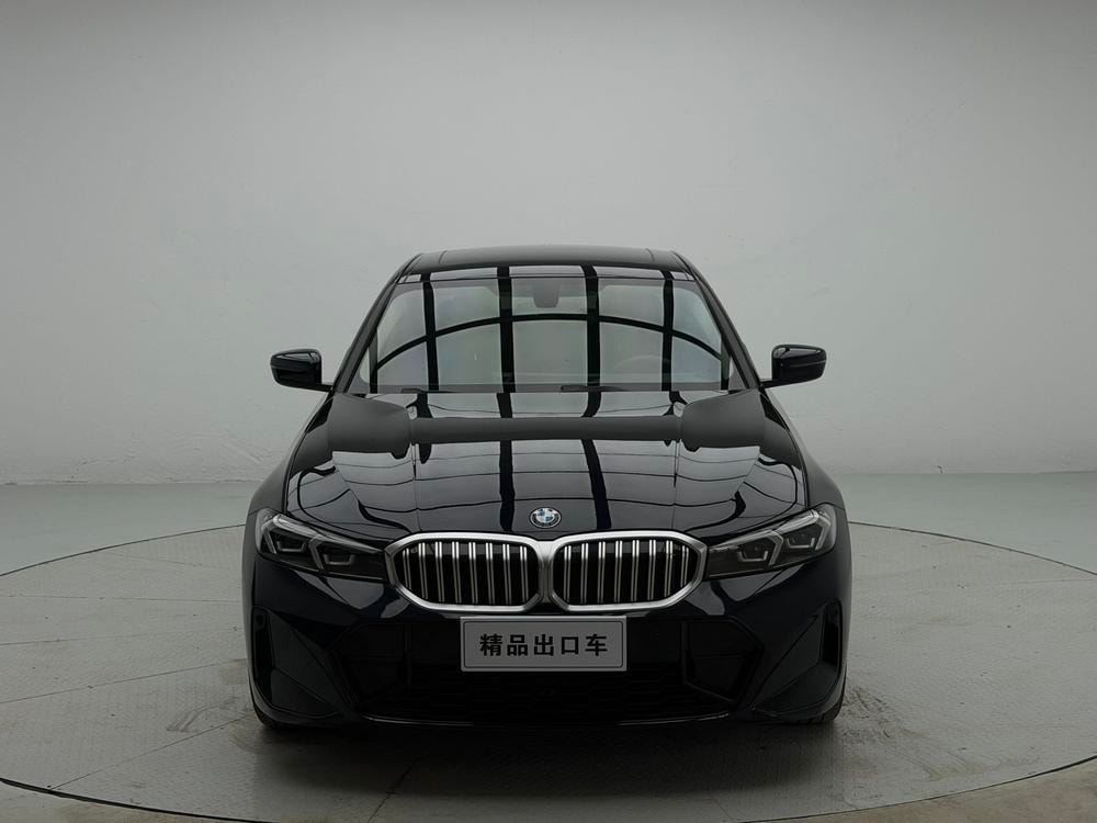 BMW 3-Series 2023 — фото автомобиля