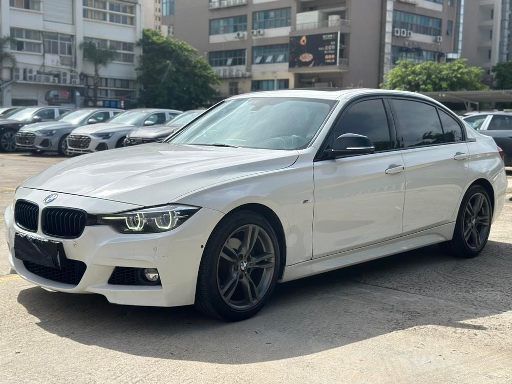 BMW 3-Series 2018 — фото автомобиля 1