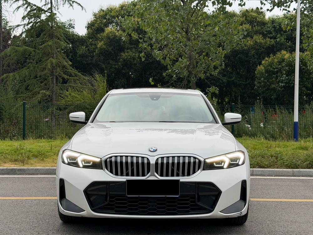 BMW 3-Series 2023 — фото автомобиля 1