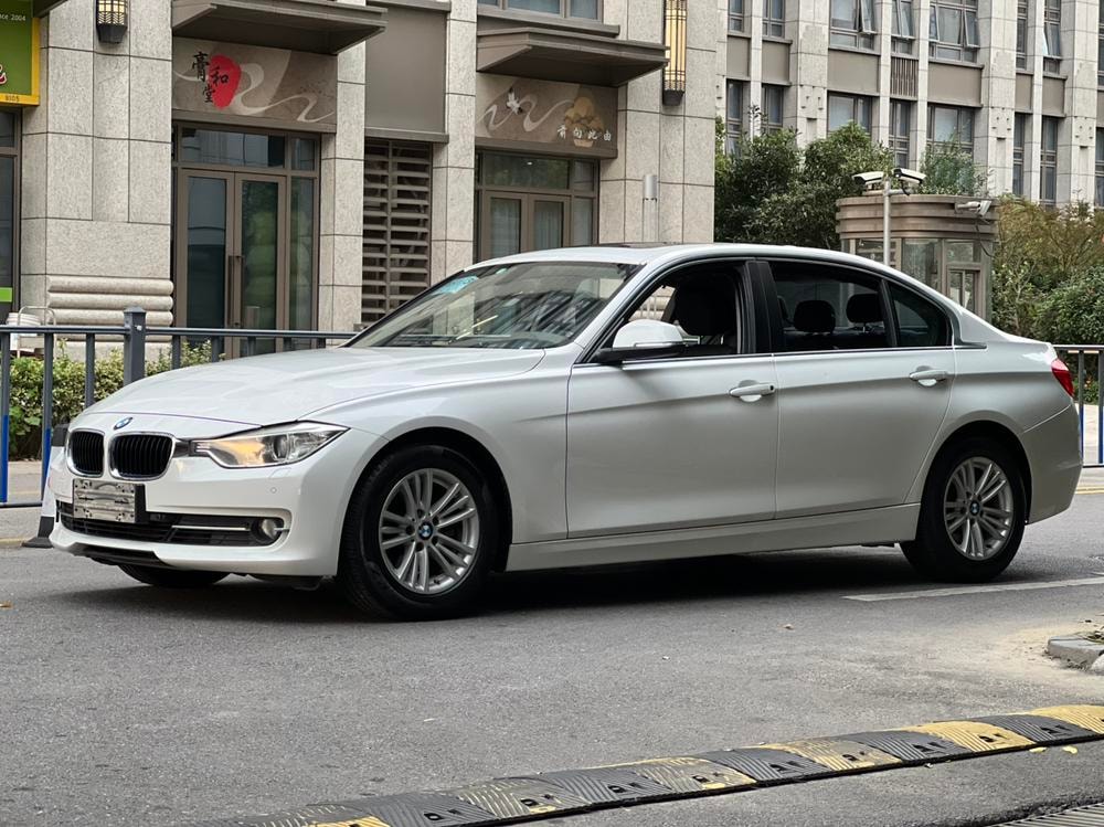 BMW 3-Series 2015 — фото автомобиля 1