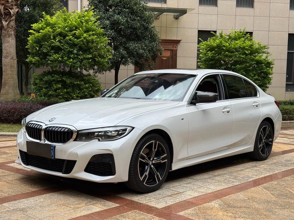 BMW 3-Series 2022 — фото автомобиля