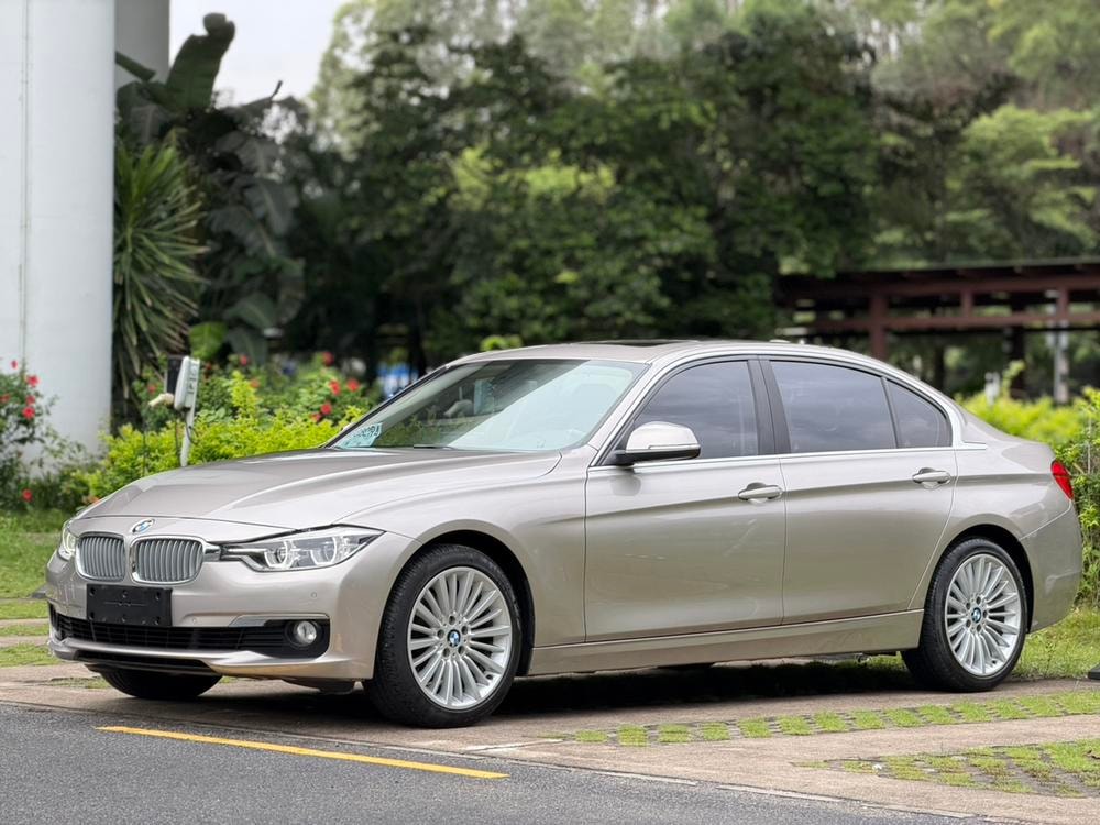 BMW 3-Series 2018 — фото автомобиля