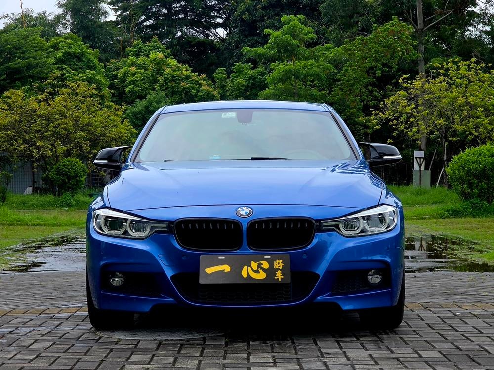 BMW 3-Series 2018 — фото автомобиля 1