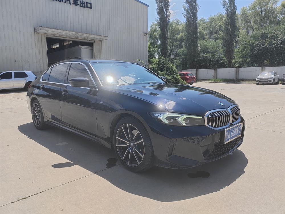 BMW 3-Series 2023 — фото автомобиля 1