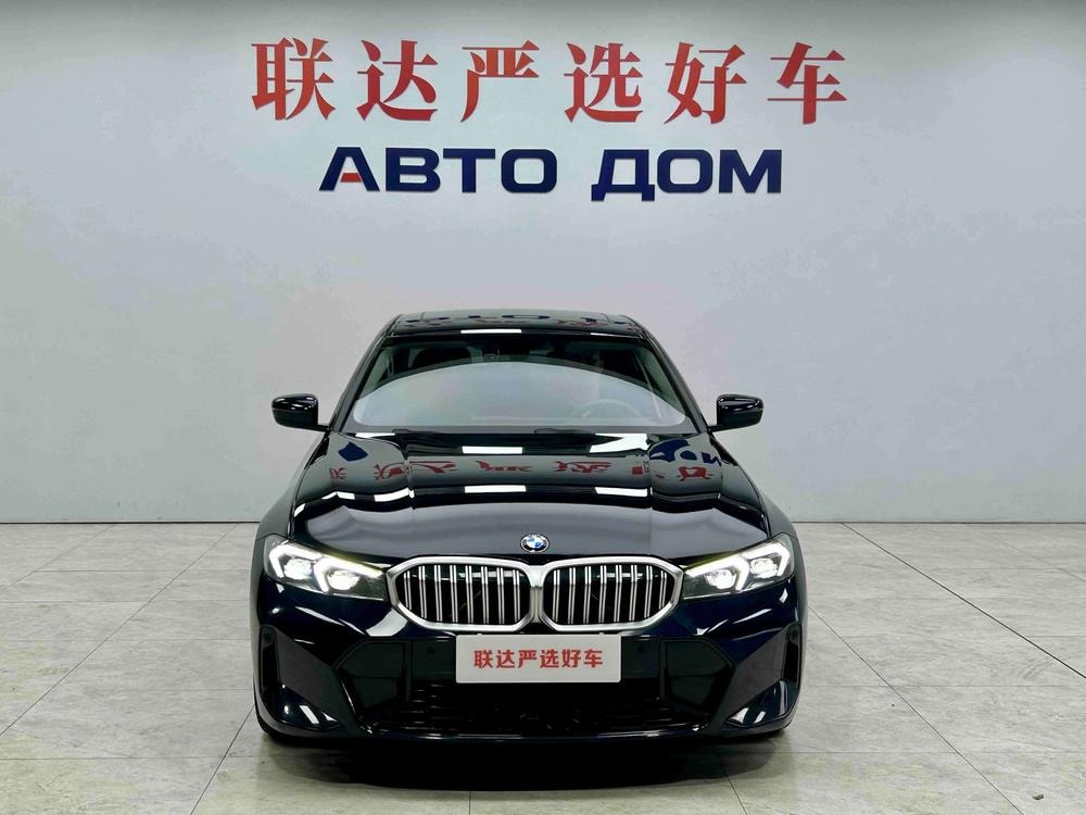 BMW 3-Series 2023 — фото автомобиля