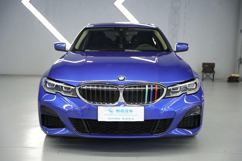 BMW 3-Series 2022 — фото автомобиля