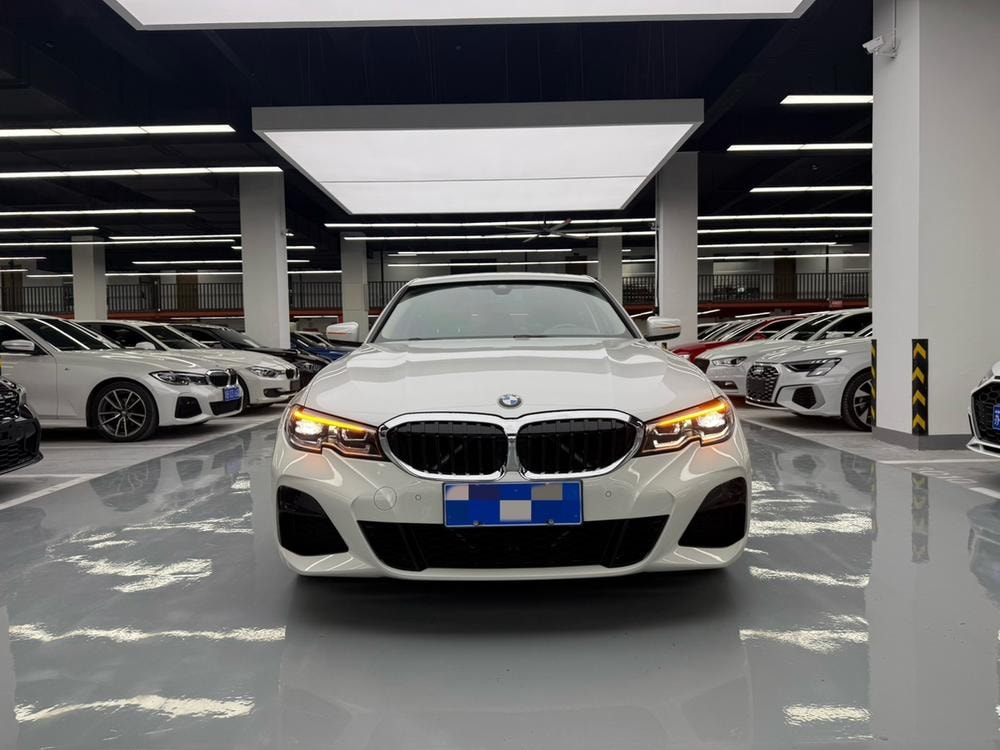 BMW 3-Series 2021 — фото автомобиля