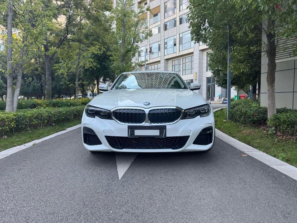 BMW 3-Series 2021 — фото автомобиля 1