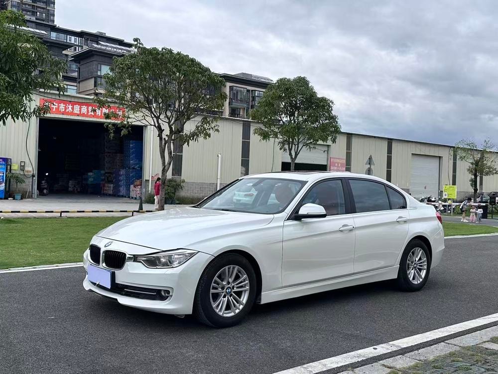 BMW 3-Series 2015 — фото автомобиля 1