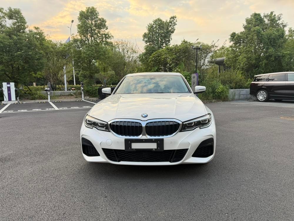 BMW 3-Series 2021 — фото автомобиля 1