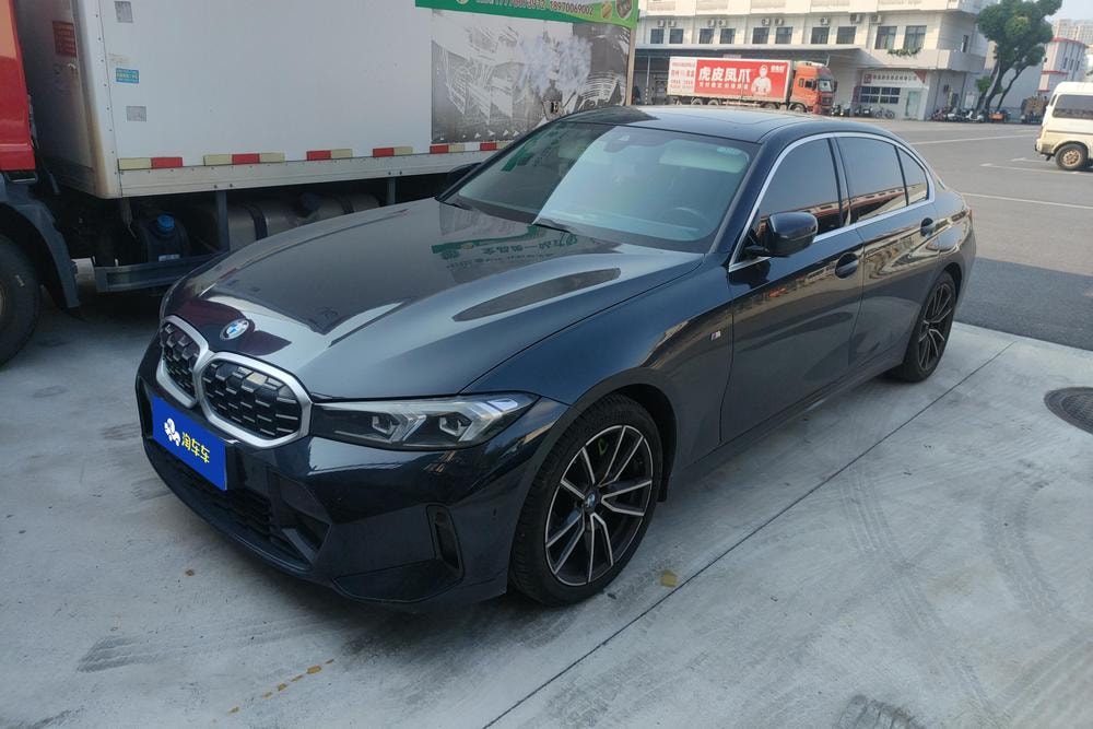 BMW 3-Series 2023 — фото автомобиля