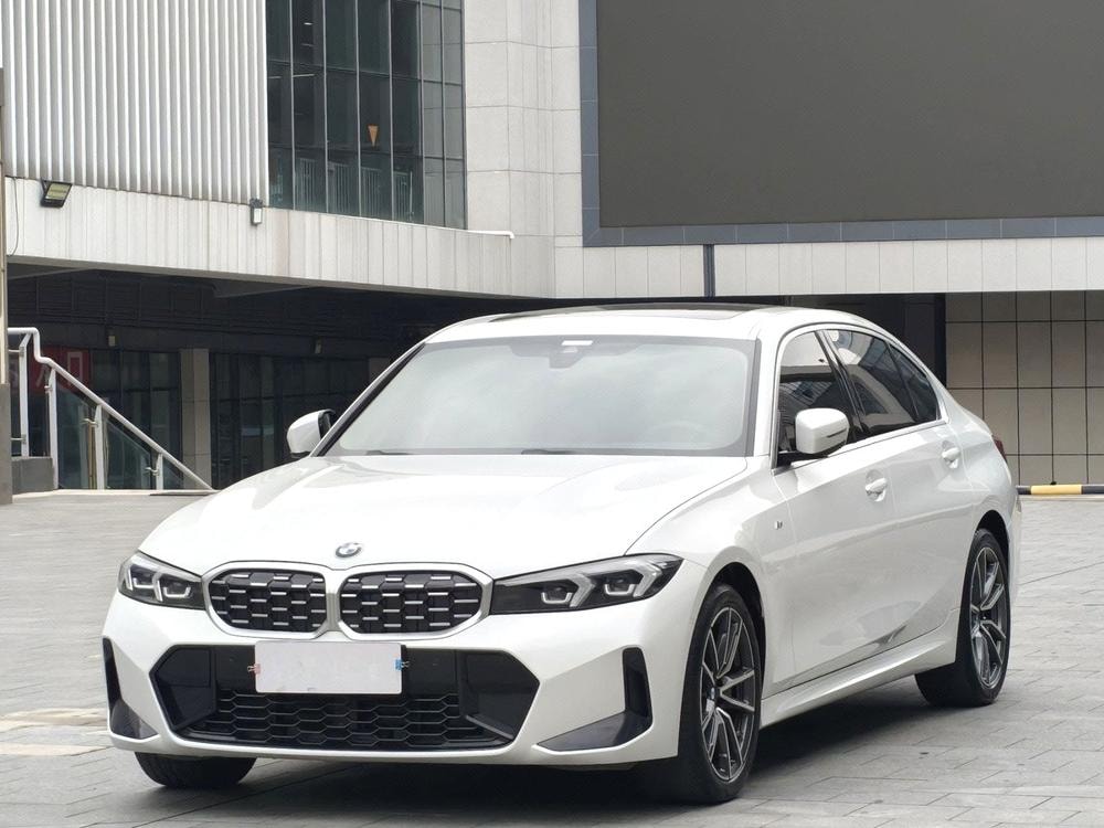 BMW 3-Series 2023 — фото автомобиля