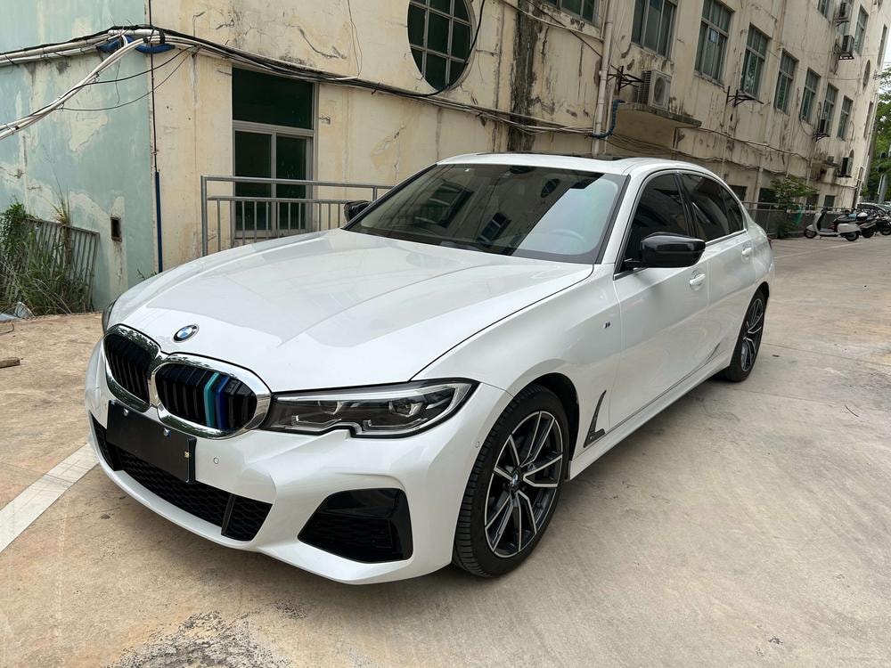 BMW 3-Series 2021 — фото автомобиля