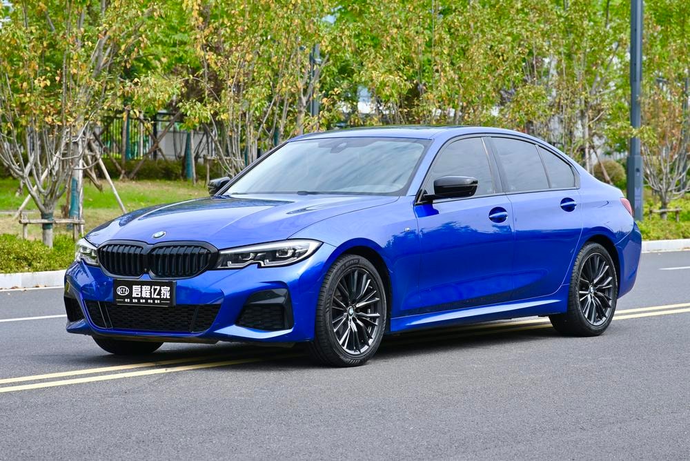 BMW 3-Series 2021 — фото автомобиля