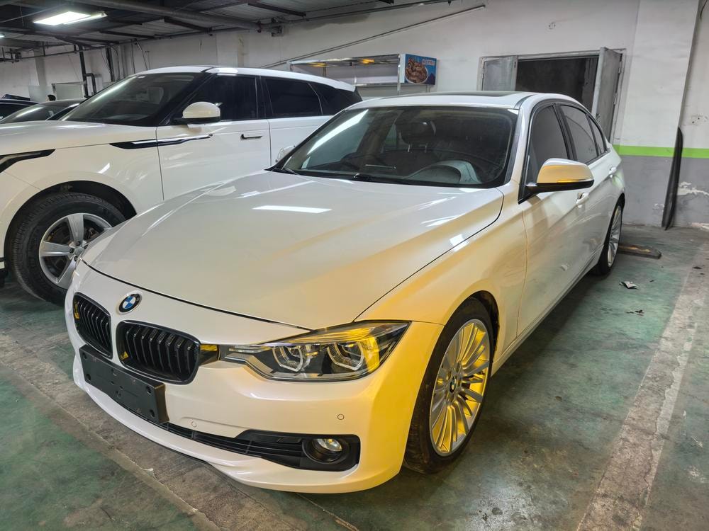 BMW 3-Series 2018 — фото автомобиля 1