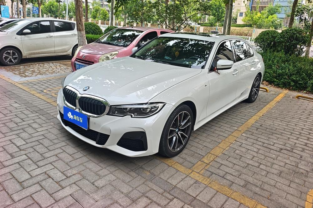 BMW 3-Series 2022 — фото автомобиля 1