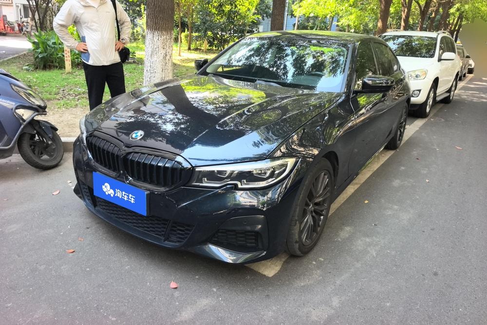 BMW 3-Series 2021 — фото автомобиля