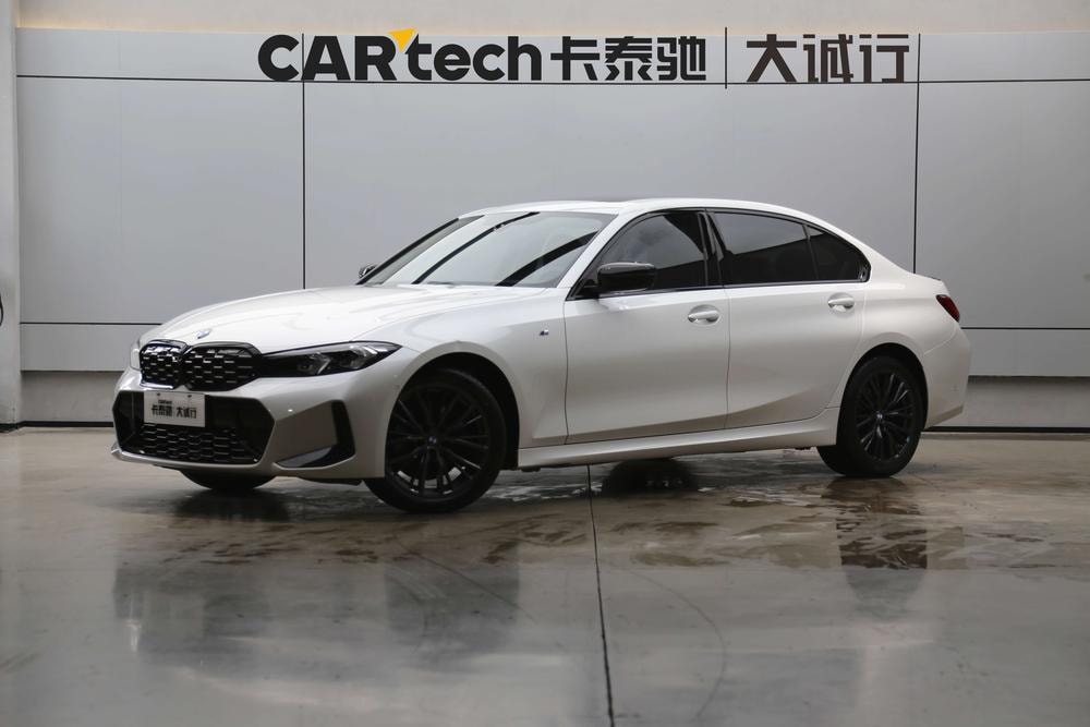 BMW 3-Series 2023 — фото автомобиля