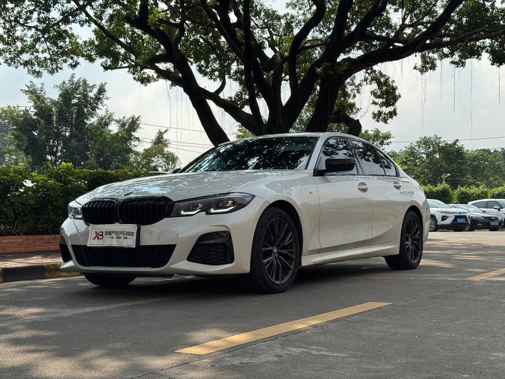 BMW 3-Series 2022 — фото автомобиля