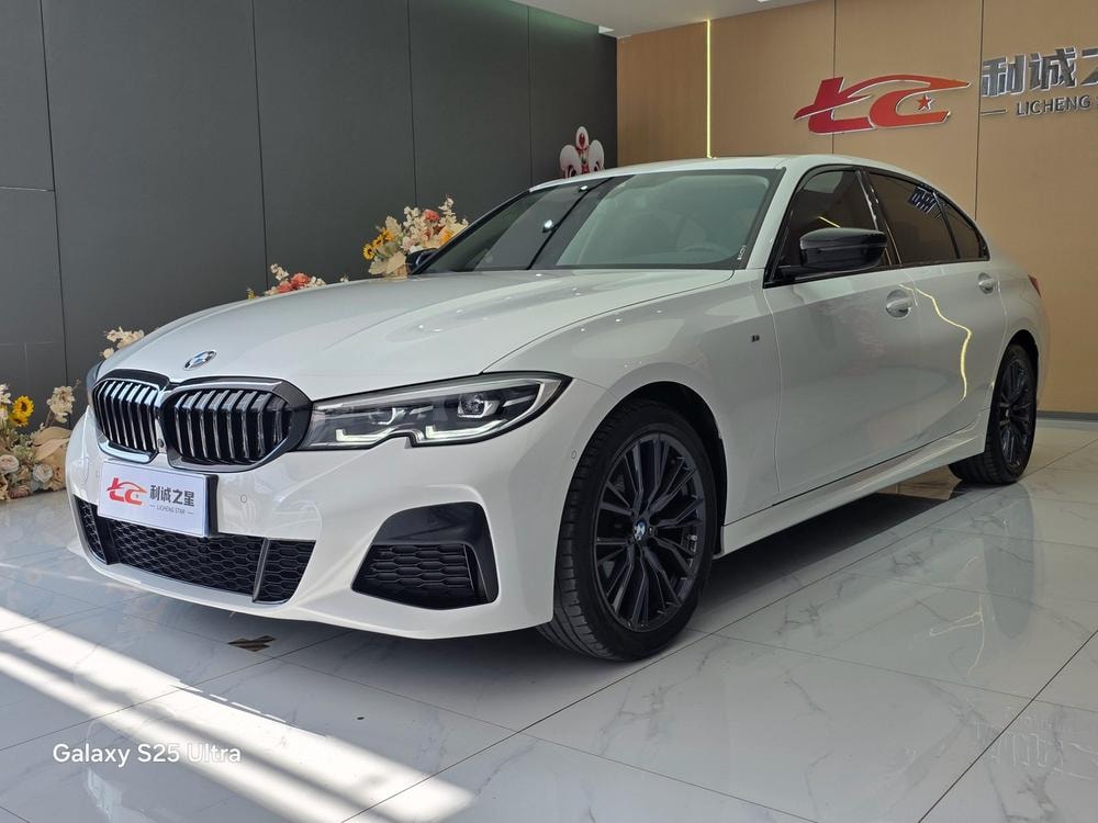 BMW 3-Series 2021 — фото автомобиля